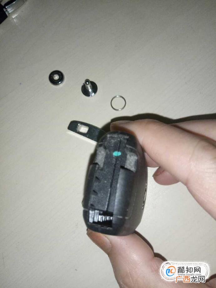现代车钥匙怎么换电池