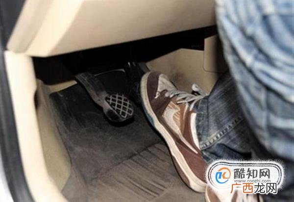 汽车上路突然熄火了怎么办
