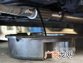 如何更换机油的具体操作步骤