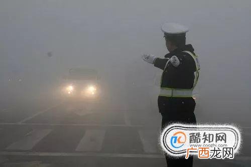 大雾开车怎样正确使用灯光，老司机也不一定知道