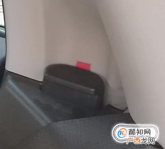 汽车后排座椅怎么放倒