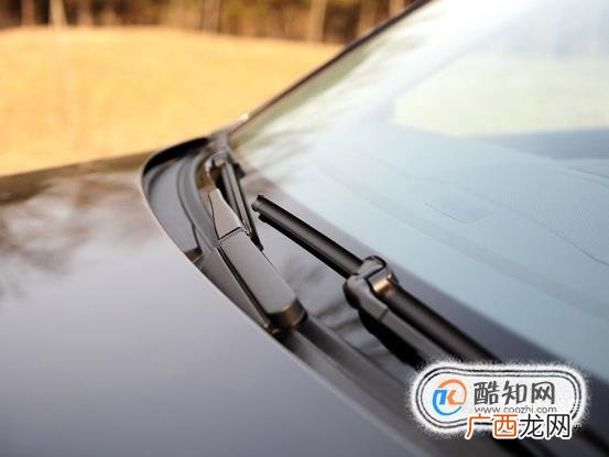 如何拆卸安装汽车雨刮器