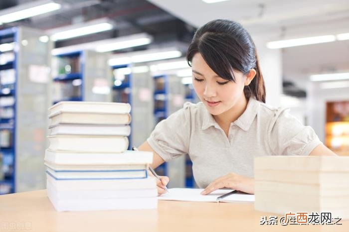 詹秋怡性格，性格内向的詹秋怡和当初的我们一样