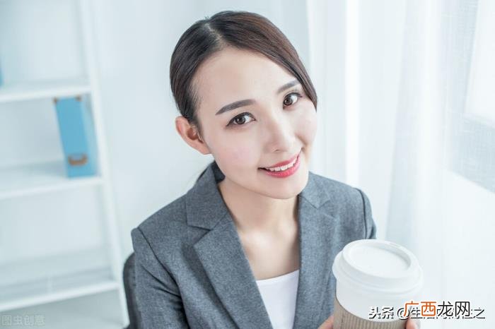 詹秋怡性格，性格内向的詹秋怡和当初的我们一样