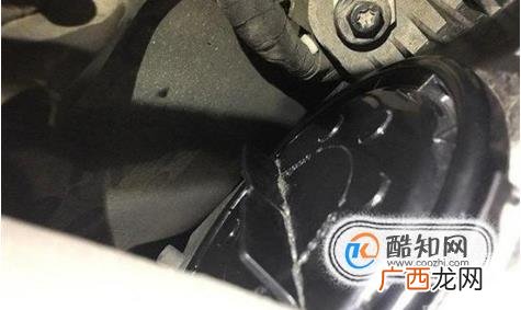 自己动手更换汽车大灯灯泡