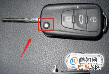 荣威rx5车钥匙没电怎么更换电池