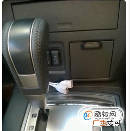 汽车导航怎样放U盘里的歌曲
