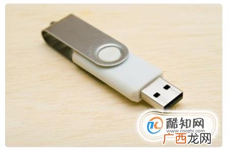 汽车导航怎样放U盘里的歌曲