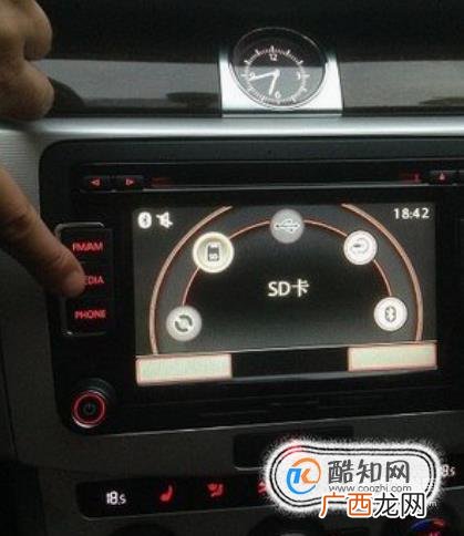 汽车导航怎样放U盘里的歌曲