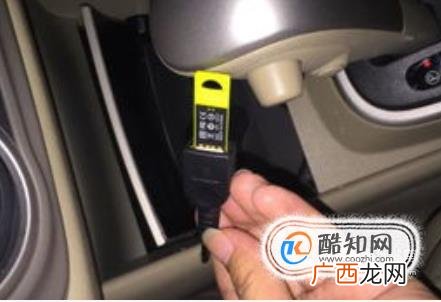 汽车导航怎样放U盘里的歌曲
