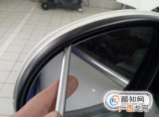 如何更换拆装汽车后视镜镜片