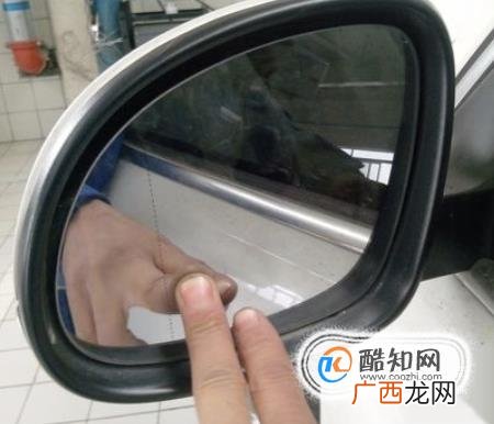 如何更换拆装汽车后视镜镜片