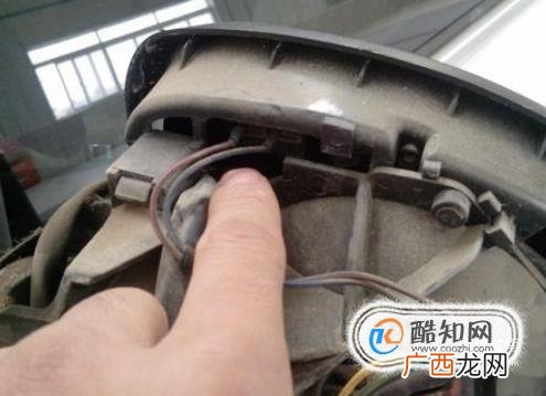 如何更换拆装汽车后视镜镜片