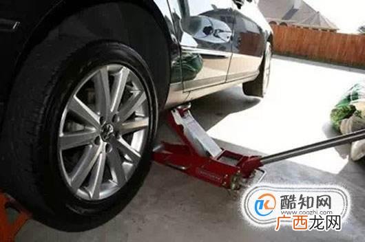 平衡杆球头小吊杆 故障的判断与更换