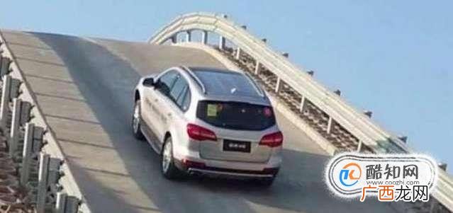 自动挡上坡怎么才能不溜车?