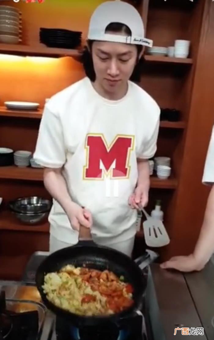 韩庚金希澈，金希澈说韩庚以前经常做炒饭给他吃