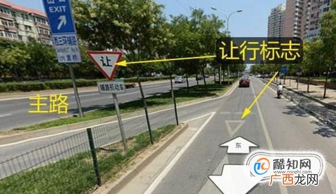 怎样避免被不按导向车道行驶处罚？
