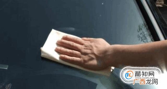 汽车上的粘胶怎样去除?