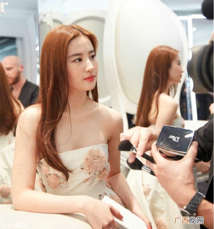 杨颖赵丽颖,赵丽颖和Angelababy的火药味越来越浓了