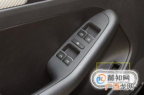 小轿车如何一键打开后备箱