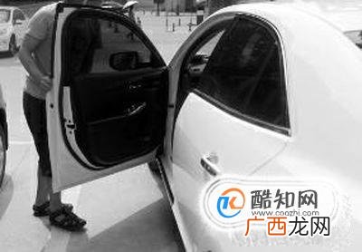 小轿车如何一键打开后备箱