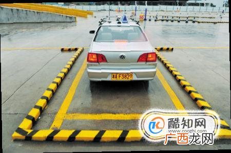 科目二后视镜调整与倒车入库独门技巧