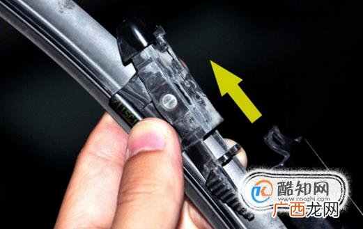 怎样更换汽车雨刷器
