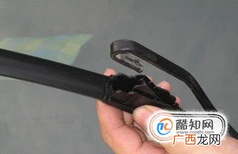 怎样更换汽车雨刷器