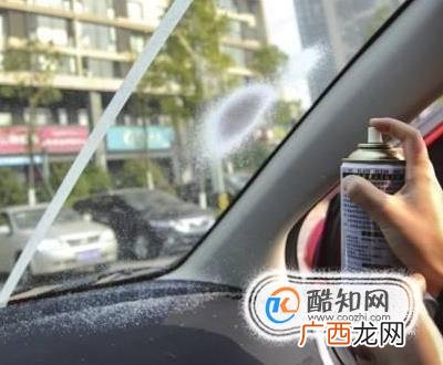 汽车前挡风玻璃起雾怎么办？