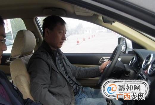 科目二倒车入库的技巧