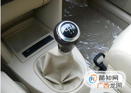 手动挡倒档怎么挂？