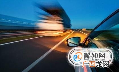 如何在高速公路上开车