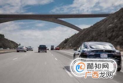 如何在高速公路上开车