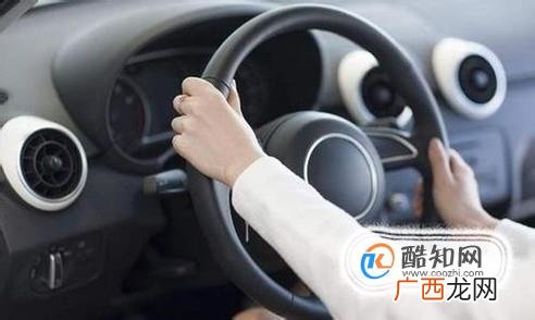 如何快速打方向盘