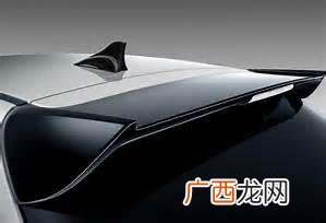 车顶上大多都有个翘起的小尾巴，这是做什么用的？