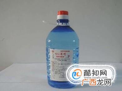 如何去除汽车前窗的保险标识！