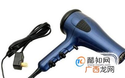 如何去除汽车前窗的保险标识！