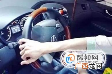 怎么样正确操作汽车方向盘