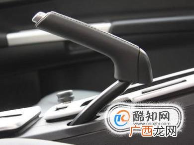 汽车手刹没放下继续开车的危害有哪些？