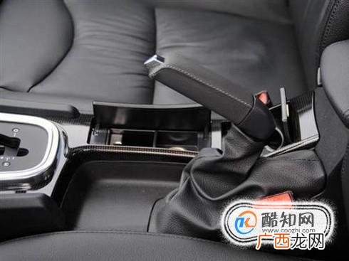 汽车手刹没放下继续开车的危害有哪些？