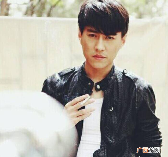 杨洋抽烟不，李易峰、杨洋、黄子韬这些小鲜肉都抽烟