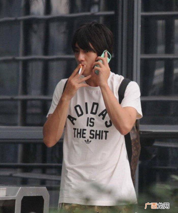 杨洋抽烟不，李易峰、杨洋、黄子韬这些小鲜肉都抽烟