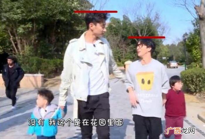 鹿晗有多高，173关晓彤和178鹿晗站一起还得曲腿