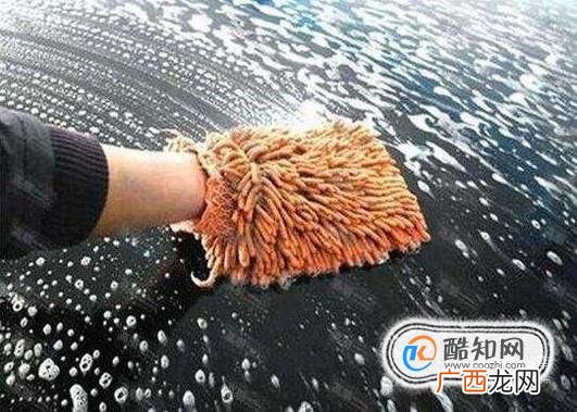 汽车玻璃如何清洗和保养