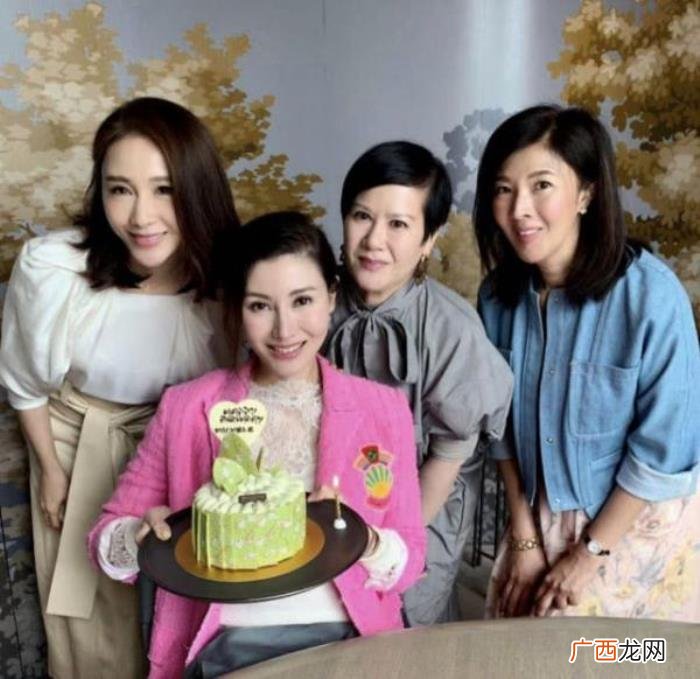 许晋亨生日，许晋亨与名媛团为李嘉欣庆祝49岁生日