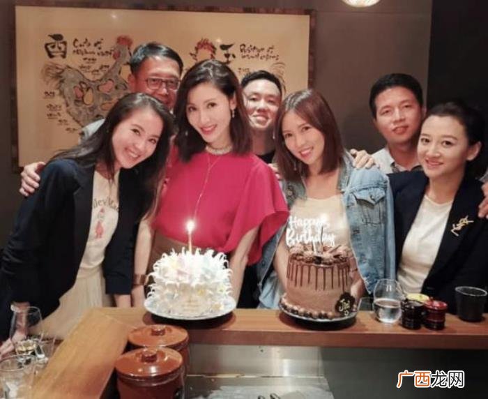 许晋亨生日，许晋亨与名媛团为李嘉欣庆祝49岁生日