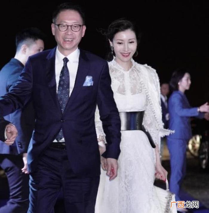 许晋亨生日，许晋亨与名媛团为李嘉欣庆祝49岁生日