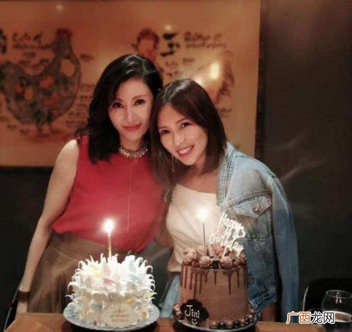 许晋亨生日，许晋亨与名媛团为李嘉欣庆祝49岁生日