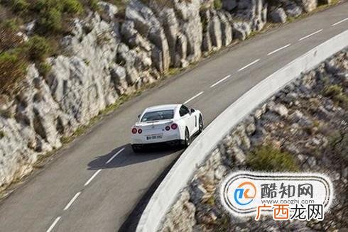 开自动挡车上坡要注意什么？