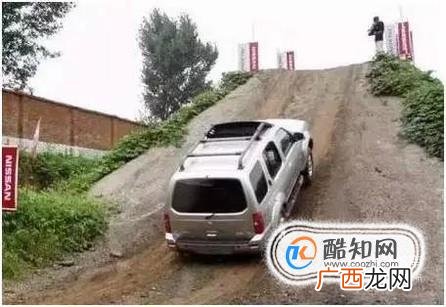 开自动挡车上坡要注意什么？